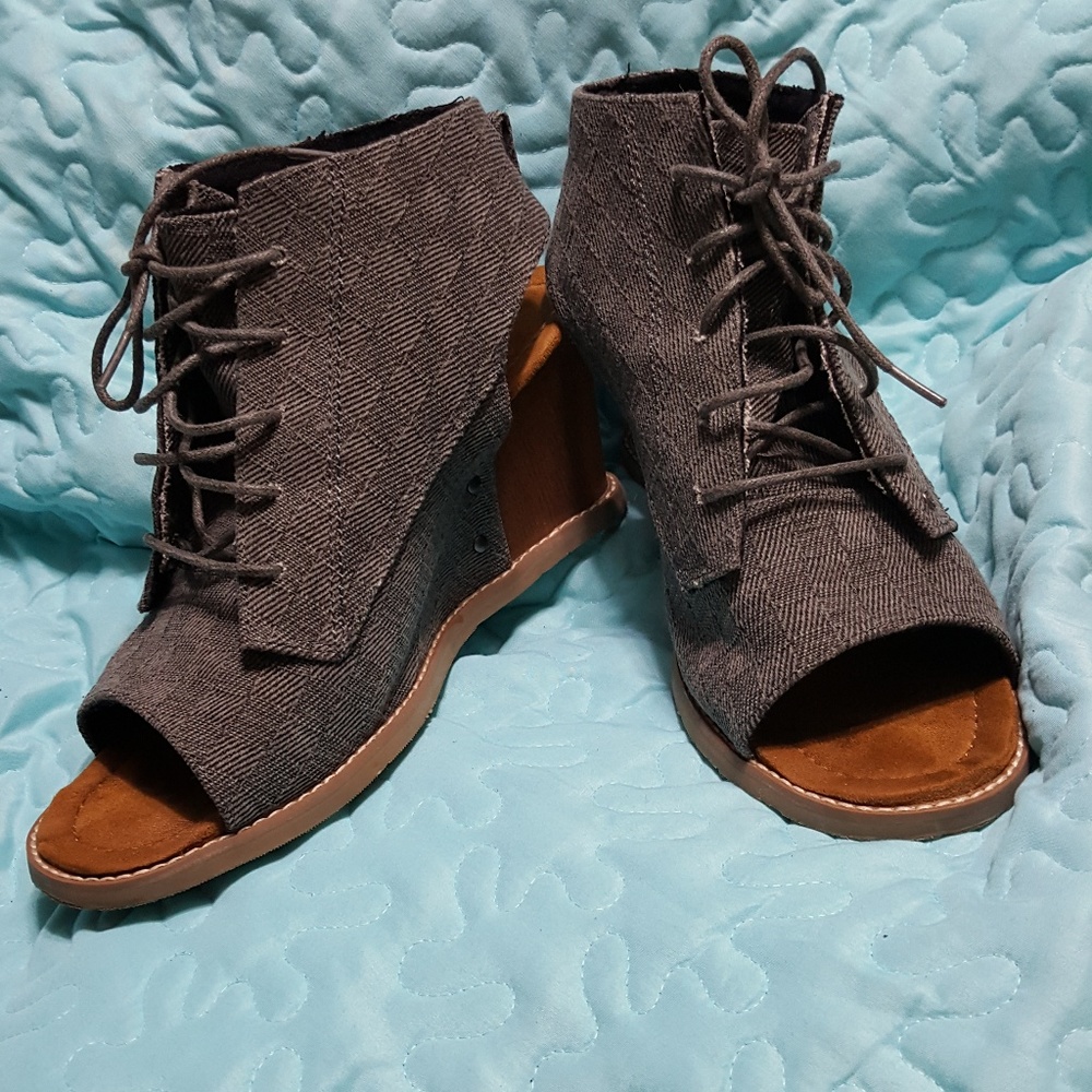 Lace up Sandals